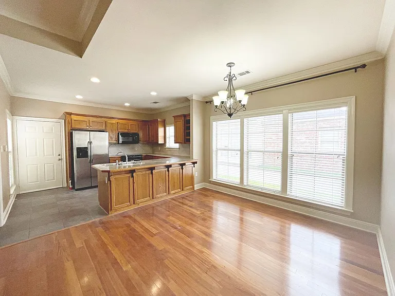 10362 Hillmont Ave — Photo 7