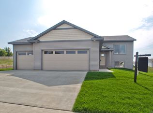 5454 Castleview Dr NW, Rochester, MN 55901