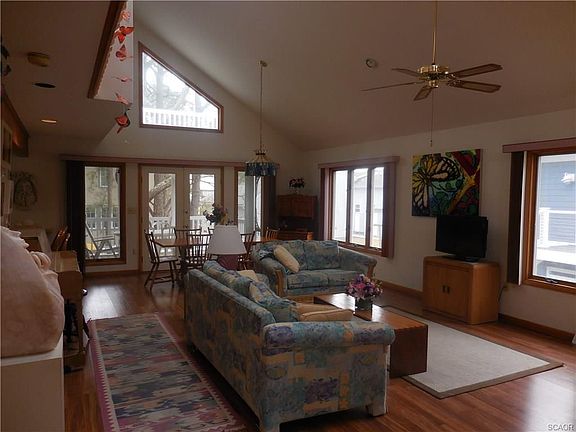 5th image of 126 Elizabeth Way