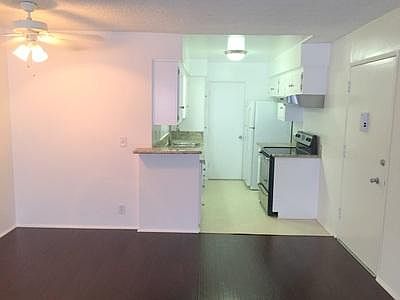 3rd image of 309 S Sherbourne Dr APT 204