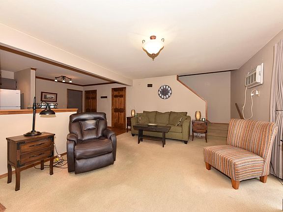 4th image of 433 Slinger ROAD #4