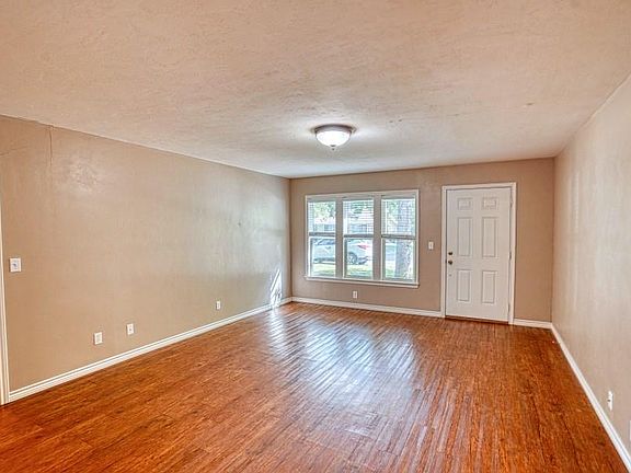 5th image of 612 Leland St