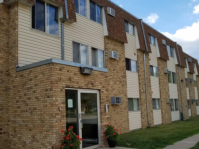 12051 Hancock St SE — Photo 2
