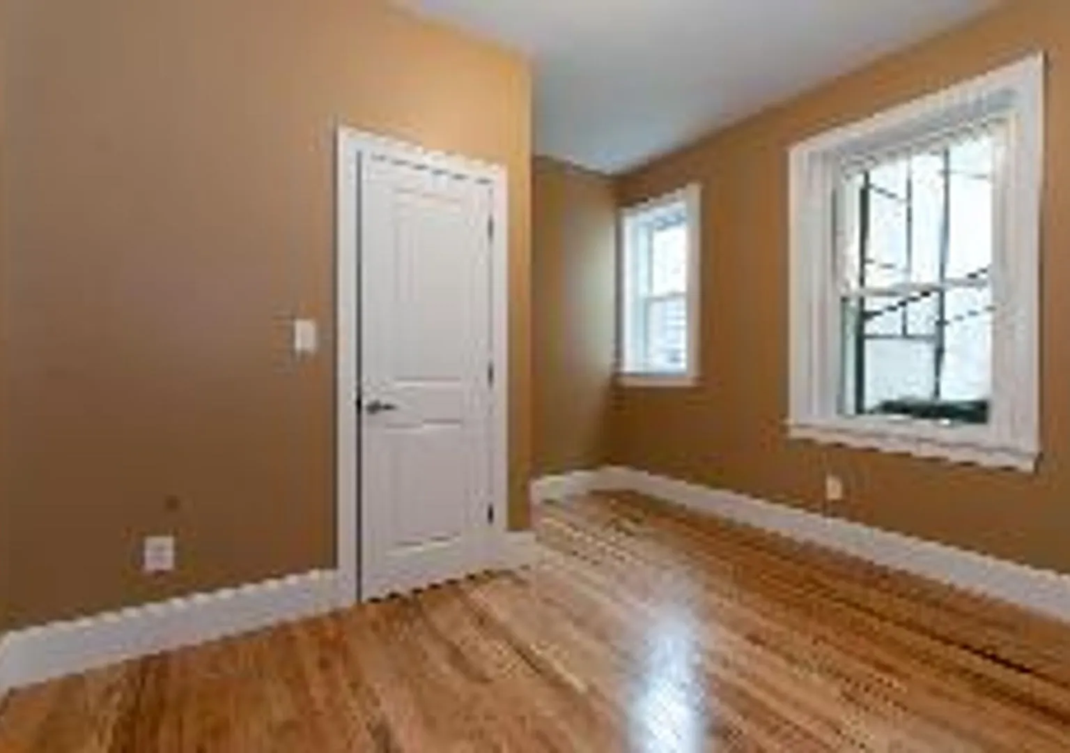 Huge 5 Bed/2 Bath Right On The B Line! Short Walk To Cleveland Circle — Photo 3