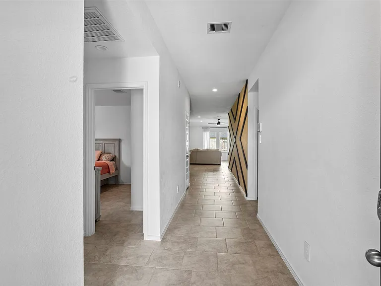 7510 Carson Ct — Photo 2