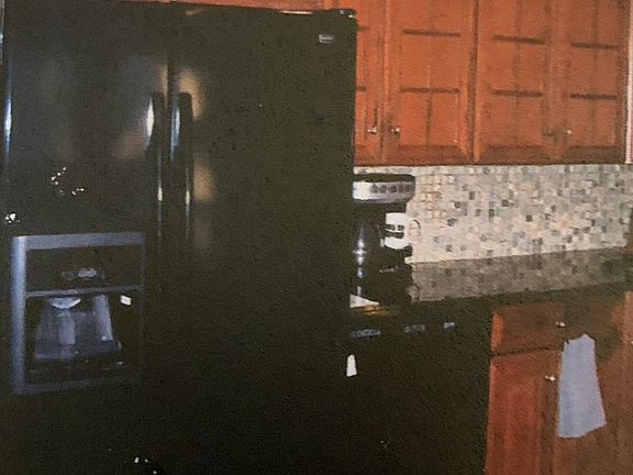 4th image of 27 Weston St