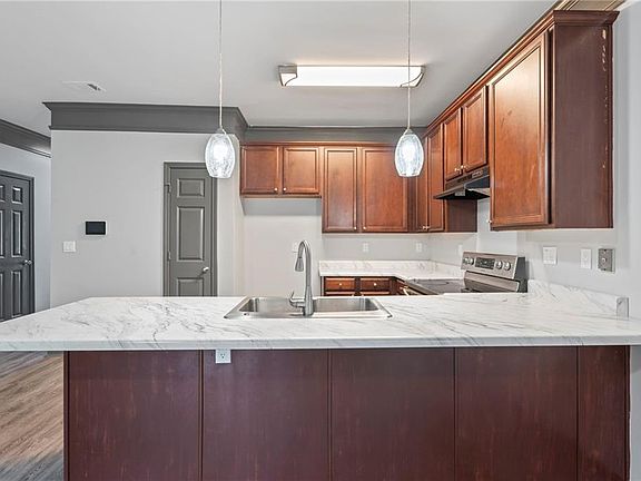 5th image of 5008 Lower Elm St