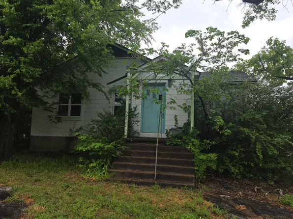 1802 W Pyburn St, Pocahontas, AR 72455
