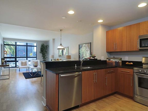 4th image of 88 E San Fernando St Unit 206