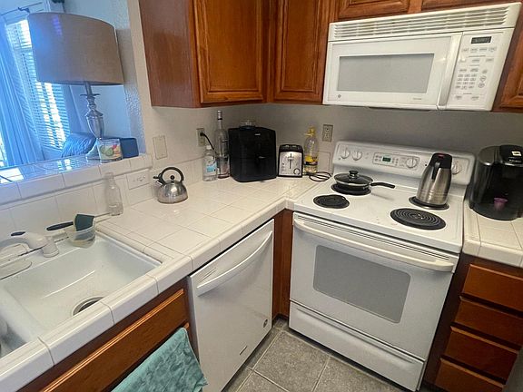 4th image of 2250 Camino De La Reina Unit 210