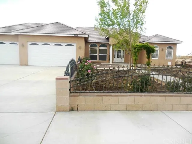 5588 Willow Ave photo 1