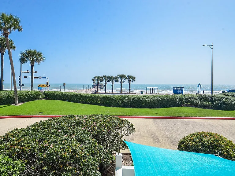 6102 Seawall Blvd #102B — Photo 4