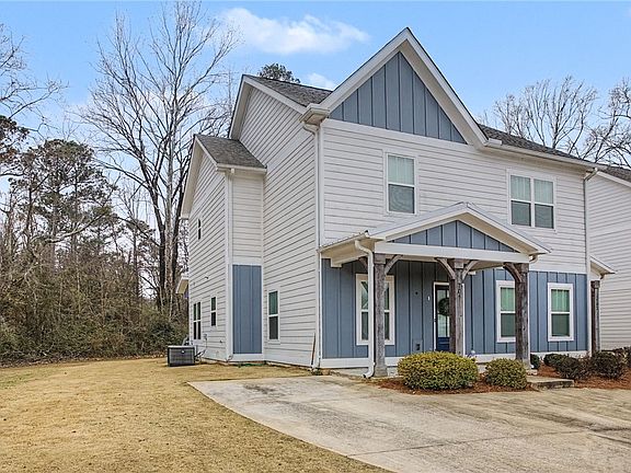 3rd image of 704 Northern Village Ct