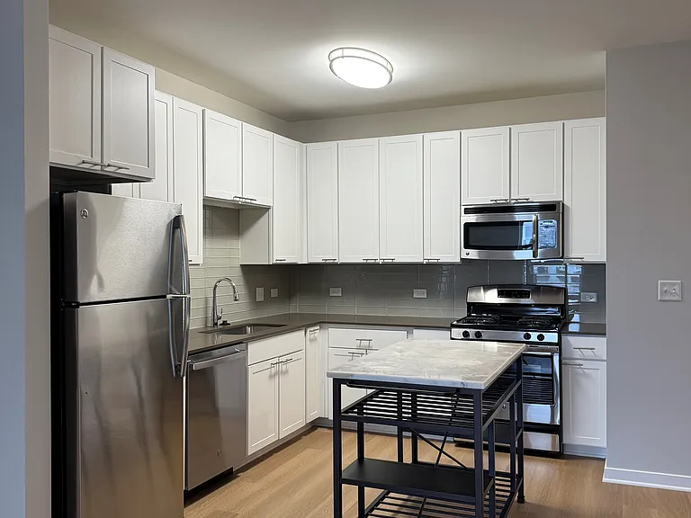 Midtown Square Apartments — Photo 24