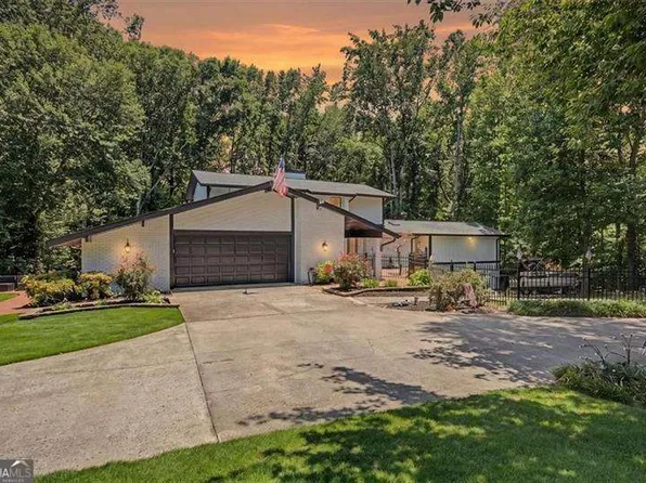 3595 Canon Creek Dr, Cumming, GA 30041