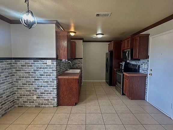 3rd image of 3500 Northcrest Dr