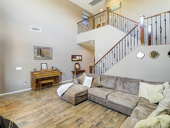 2nd image of 11842 W Jessie Ln