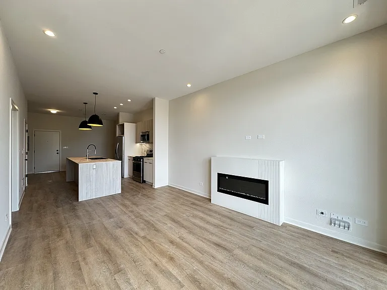 6340 W Belmont Ave #302 — Photo 11