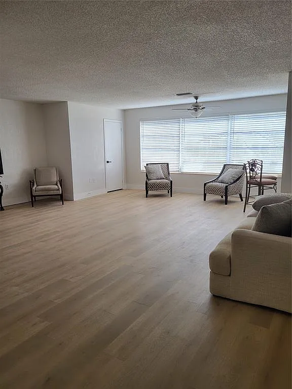 1 bed, 1.0 bath, 1055 sqft, $1,500 — Photo 3