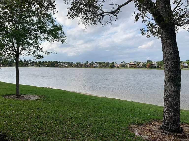 10667 Lake Shore Dr — Photo 15