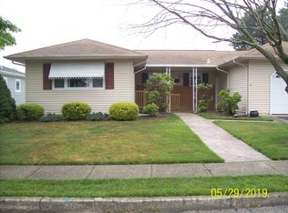3 Chateux Ln, Toms River, NJ 08757