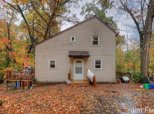 8410 Oakview Ave NE, Rockford, MI 49341