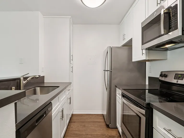 The Linden Apartments — Photo 18