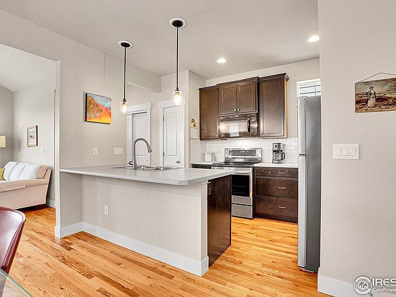 5th image of 541 Hoyt Ln