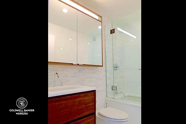 Rented by Coldwell Banker Warburg | media 12