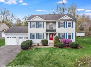 17 Fairfield Ct, Naugatuck, CT 06770