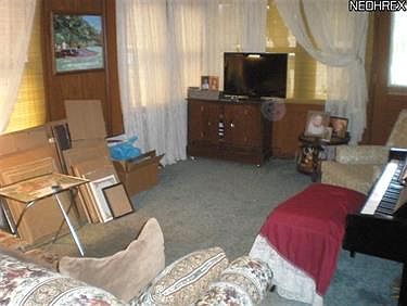 3rd image of 3826 Highlawn Ave SE