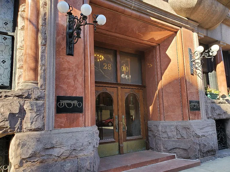 2800 N Pine Grove Ave #G — Photo 2