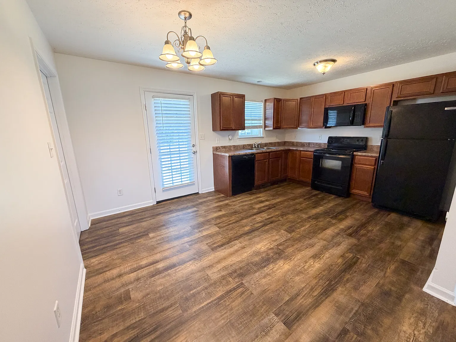 3 bed, 1329 sqft, $1,750 — Photo 3