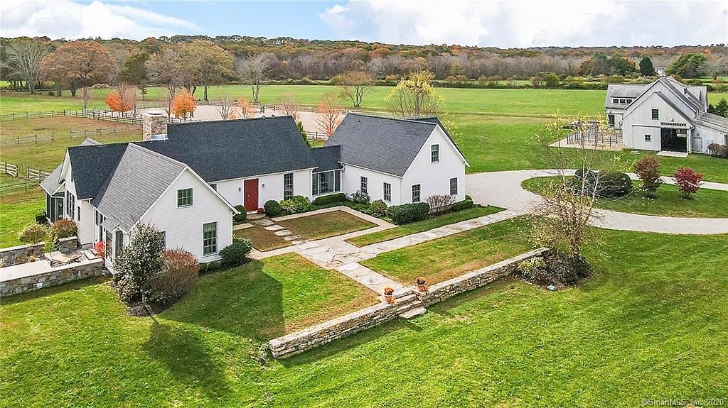 305 Pequot Trl Pawcatuck Ct 06379 Mls 170345964 Zillow