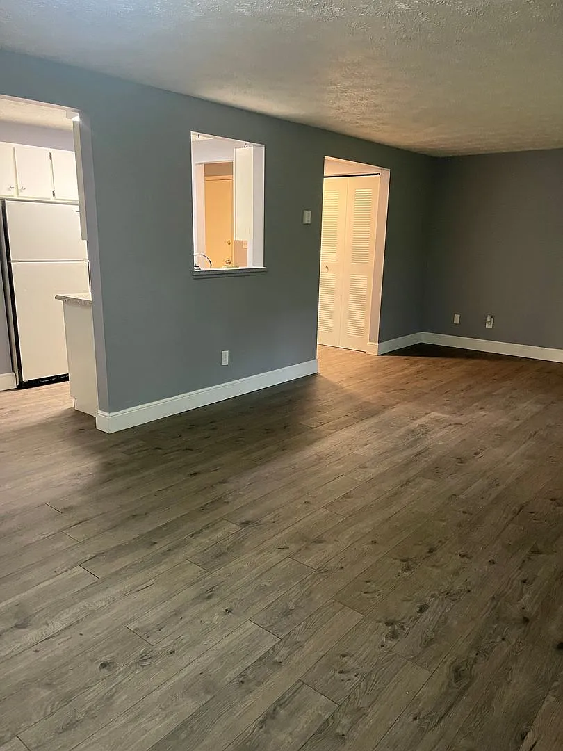 Hillcrest Avenue Apartments — Photo 2