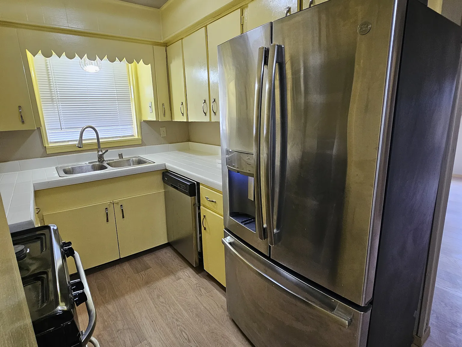 3 bed, 970 sqft, $1,550 — Photo 3