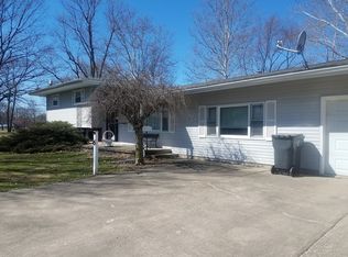 6 Park Dr, Villa Grove, IL 61956