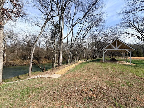 5th image of 40 River Ridge Rd