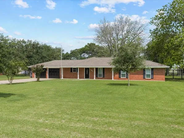 11511 Cherry Point Dr, Mont Belvieu, TX 77535