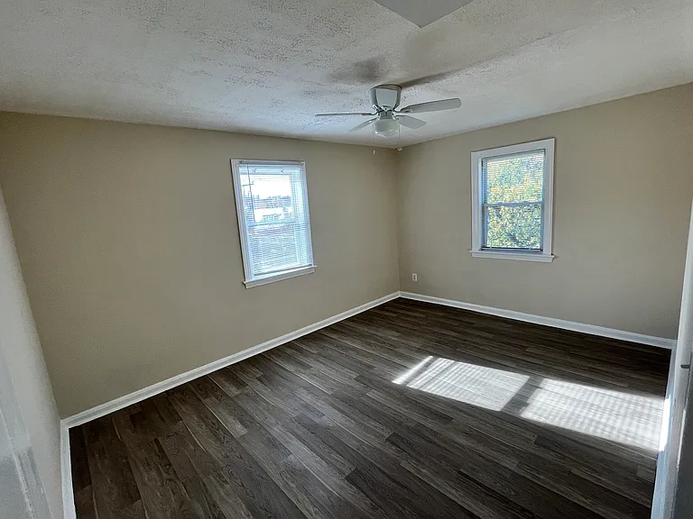 811 Barnaby St SE #101 — Photo 7