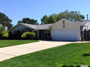 53 Orleans Grn, Coram, NY 11727
