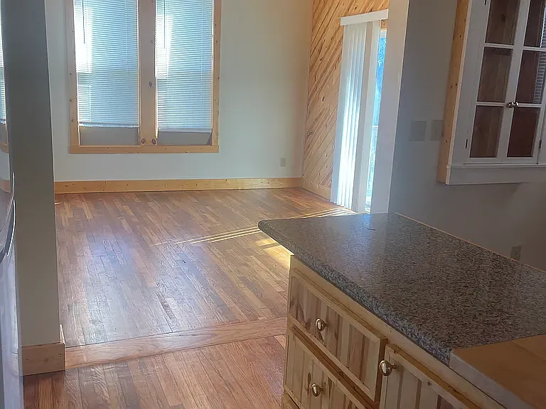 2 bed, $890 — Photo 1