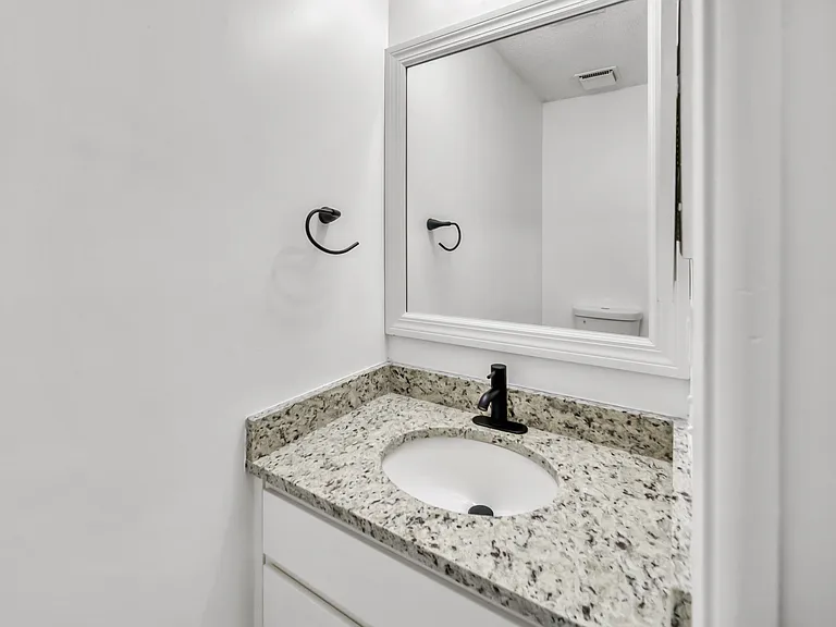 1304 E Magnolia Cir #1306 — Photo 28