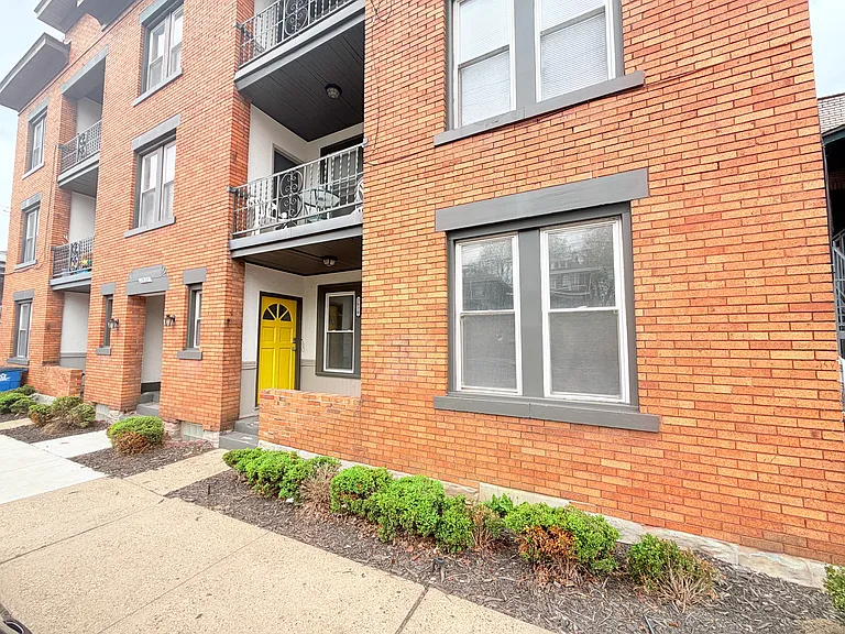 2820 Broadway Ave — Photo 17