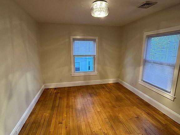 5th image of 74 Weston St #2