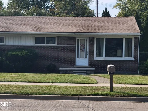 32819 Jefferson Ave, Saint Clair Shores, MI 48082
