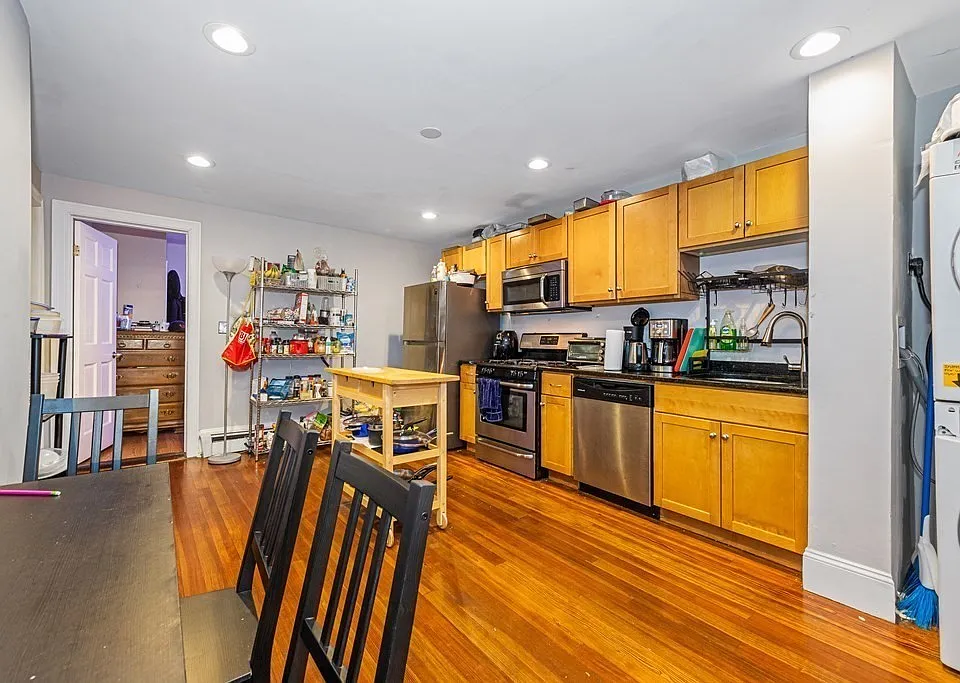 44 Hillside St #2