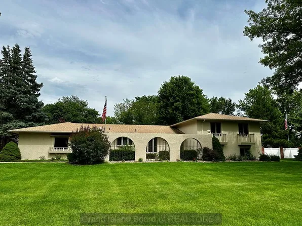 2517 Cottonwood Rd, Grand Island, NE 68801