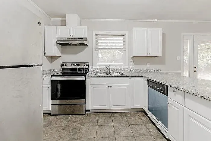 4 bed, 2.5 bath, 1905 sqft, $1,497 — Photo 3