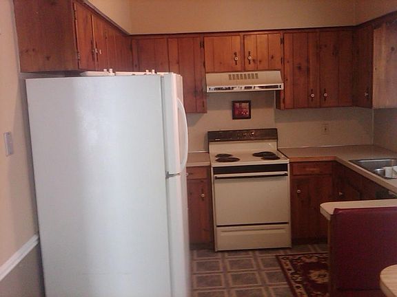 4th image of 626 Harrington Ave